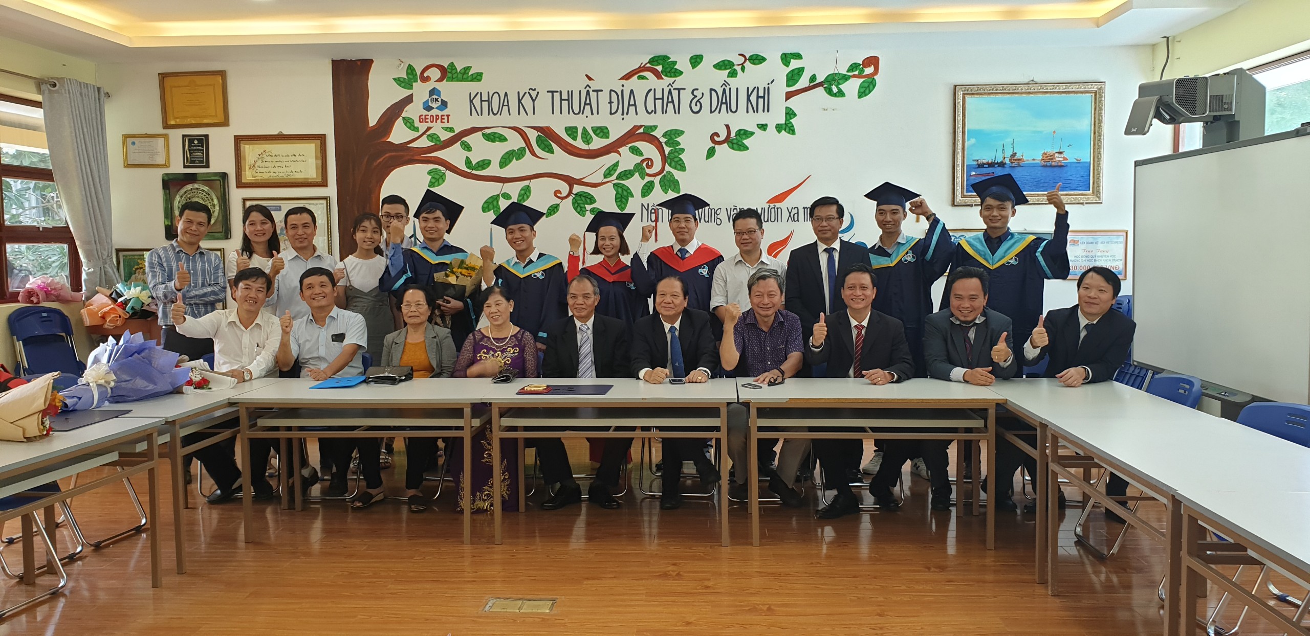 Bảo vệ luận văn thạc sĩ ngành Kỹ thuật Dầu khí