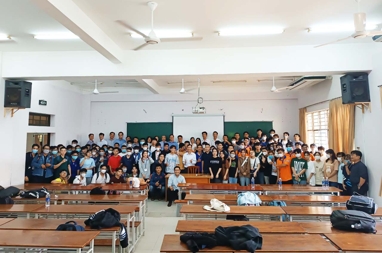 Tư vấn giới thiệu ngành nghề cho sinh viên khóa 2021